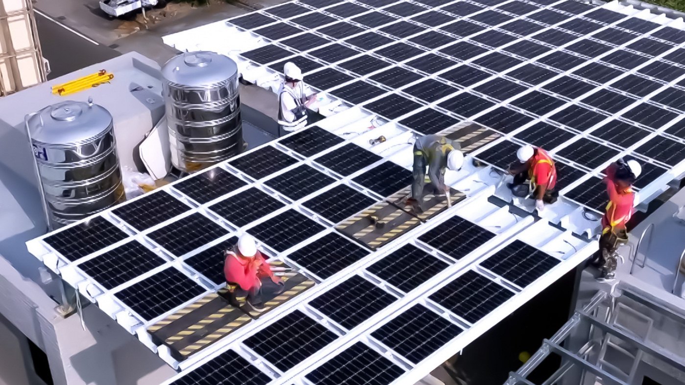 友達打造光電建築一體化整合建材，開發SunSteel光電整合型浪板，實現快速安裝、避免二次施工，讓屋頂光電躍升未來建物新標配。
